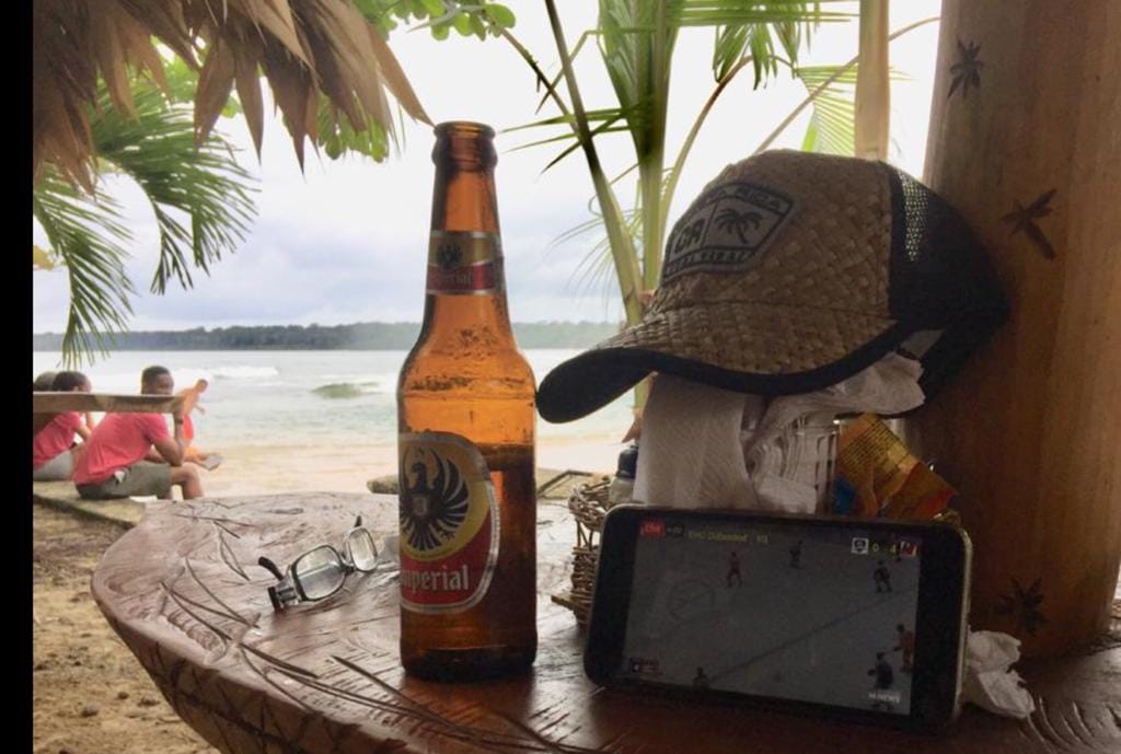 Die Liveübertragung mit Bierchen in Costa Rica verfolgt, so macht der Strand noch mehr Spass.