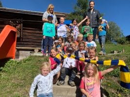 Kim Lindemann in Schule: Ralbau-Abos für Aroser Schüler