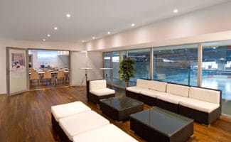 Lounge im Sport- und Kongresszentrum Arosa (©: Arosa Tourismus / Nina Mattli)