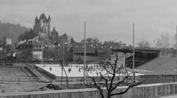 Das Eishockey-Stadion kurz nach seiner Eröffnung 1959, auf dem Areal des ehemaligen Fussballplatzes des FC Thun.
