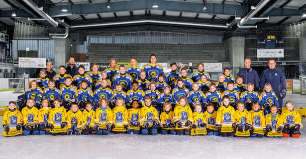 2022/23 | Gruppenbild Nachwuchs und Hockeyschule_EHC Arosa